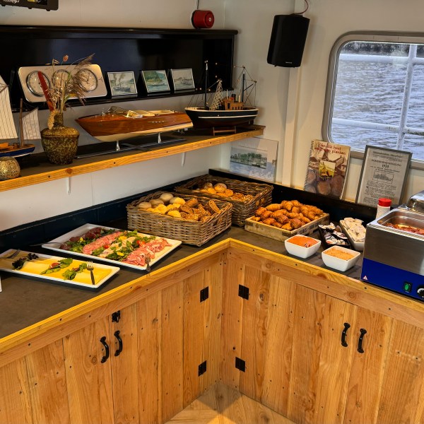 lunchbuffet aan boord