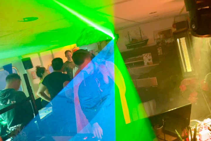 DJ